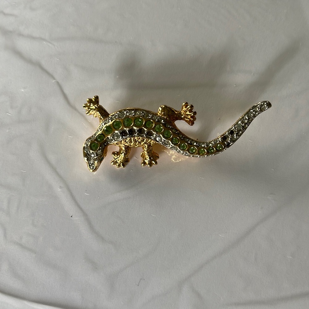 Alligator pin